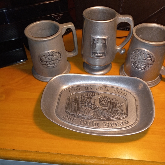Vintage metal cups and tray - Picture 2 of 8